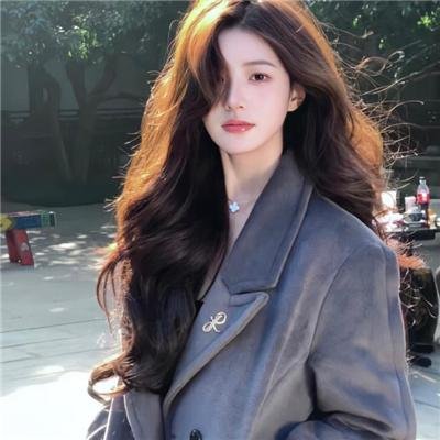 男爵的同桌小女生